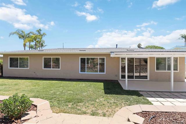 918 La Tierra Dr, San Marcos CA: https://media.crmls.org/mediaz/6a86c673-5320-4044-a05b-12c961261fec.jpg