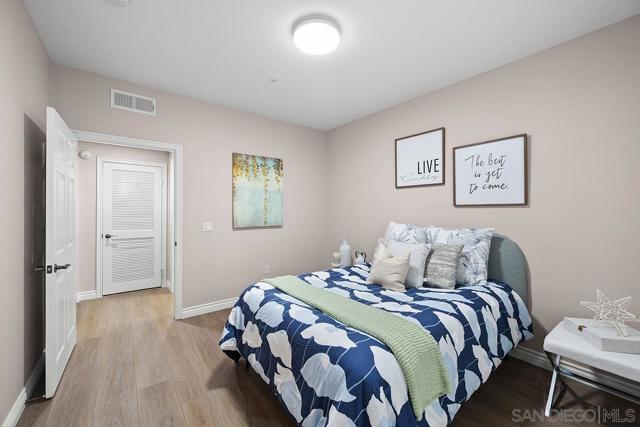 4165 Executive Dr, La Jolla CA: https://media.crmls.org/mediaz/6a86d439-5a00-43ee-aed3-2f3fef227daf.jpg