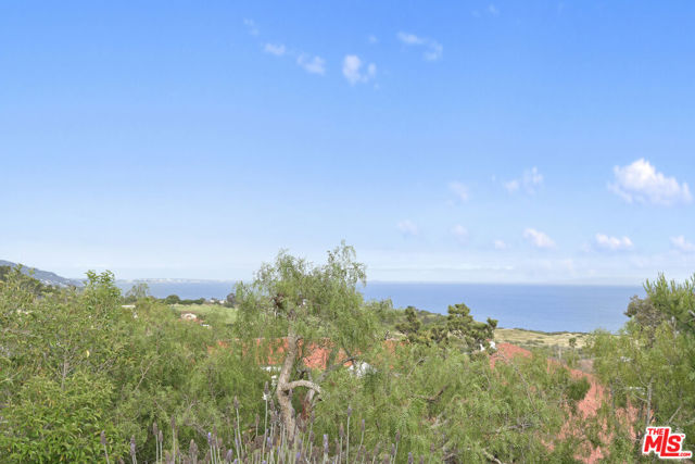 24728 Vantage Point Terrace, Malibu CA: https://media.crmls.org/mediaz/6a871677-0b70-4c1a-8dec-ab2786c64cf2.jpg