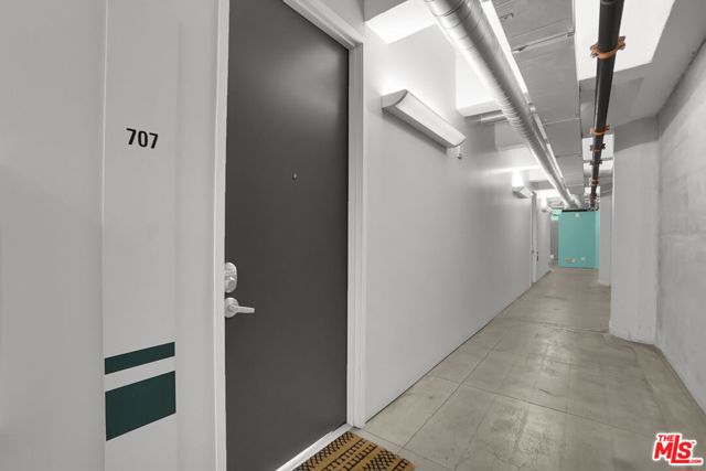 746 S Los Angeles Street, Los Angeles CA: https://media.crmls.org/mediaz/6a876836-6ce0-478b-ba61-d439bd3898ac.jpg