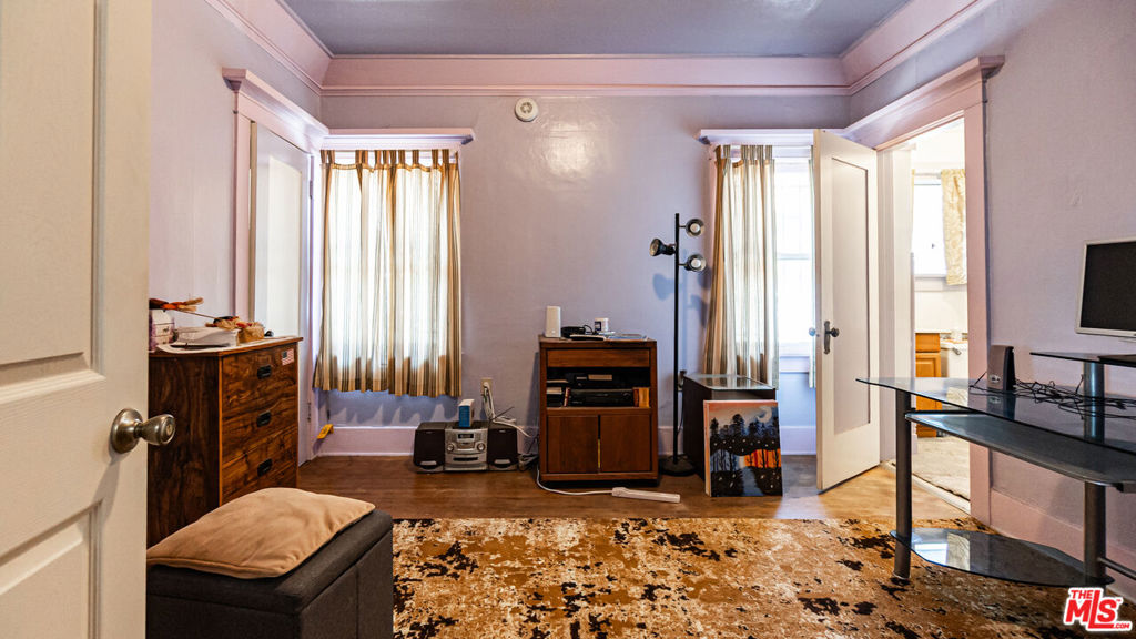 https://media.crmls.org/mediaz/6a877b9d-6cc6-4eda-ad26-7f50c635f9ff.jpg?preset=X-Large