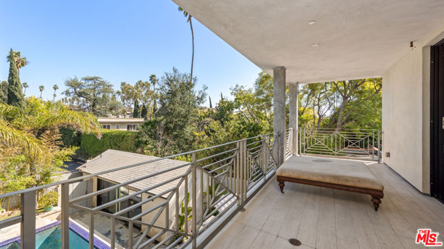 1724 N Sierra Bonita Avenue, Los Angeles CA: https://media.crmls.org/mediaz/6a879511-62fd-4ece-853b-e49c6ea75953.jpg