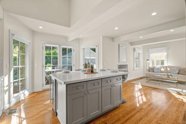 1547 Columbus Avenue, Burlingame CA: https://media.crmls.org/mediaz/6a87cfe3-cdec-44df-a0b6-c08b5f58a486.jpg