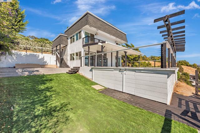 10745 Ridgeview Way, San Jose CA: https://media.crmls.org/mediaz/6a881360-89c6-4313-ae90-5dde7ad6c247.jpg