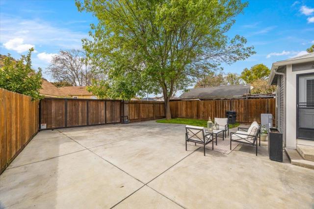 220 Lindbergh Street, San Mateo CA: https://media.crmls.org/mediaz/6a88e046-8fac-4771-949e-8714c7f3fdd1.jpg