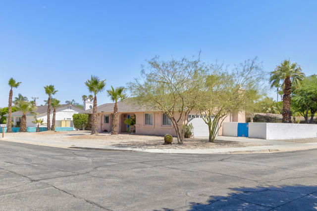 2643 E Venetia Road, Palm Springs CA: https://media.crmls.org/mediaz/6a8a24f4-3c7e-4ccc-8472-0e15fb244d08.jpg