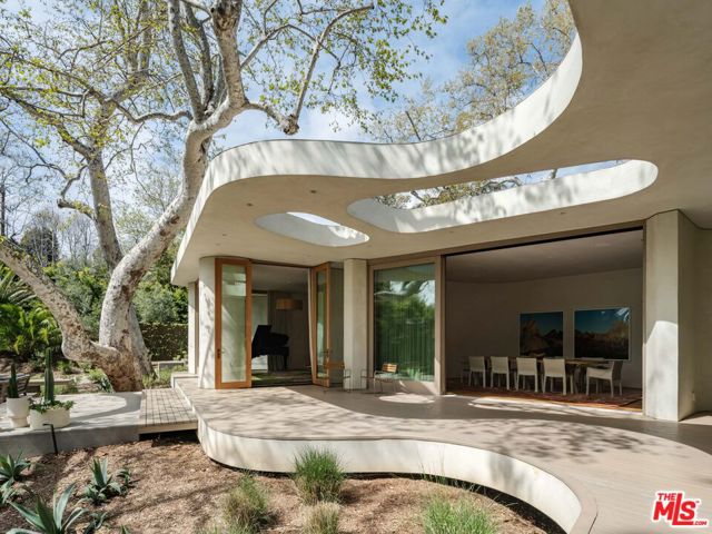 800 Brooktree Road, Pacific Palisades CA: https://media.crmls.org/mediaz/6a8ae1a7-bf35-499e-bb77-39b5ebc73cb5.jpg