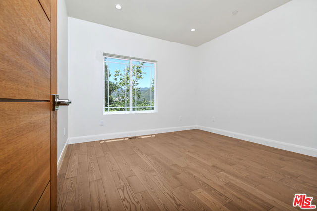 29677 Mulholland Highway, Agoura Hills CA: https://media.crmls.org/mediaz/6a8b7a59-b616-4c7b-b19a-0fd4e9b3ca9b.jpg