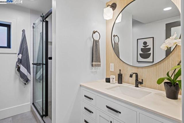 833 Polk St, Albany CA: https://media.crmls.org/mediaz/6a8ba8f0-1834-421c-86d2-0372ed2e70d6.jpg