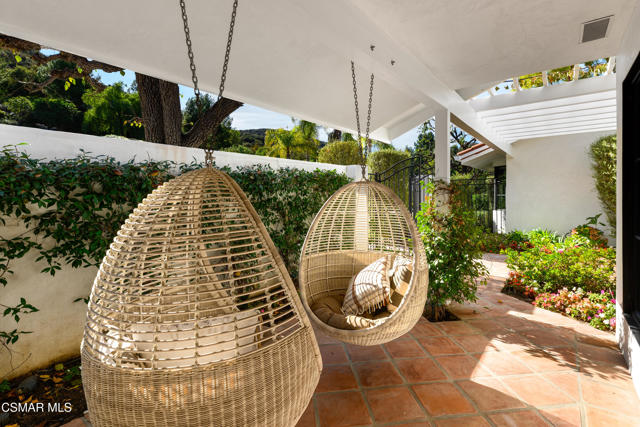 87 Pinecrest Road, Westlake Village CA: https://media.crmls.org/mediaz/6a8be629-b8cb-4d0f-bbe1-03ac00d87056.jpg