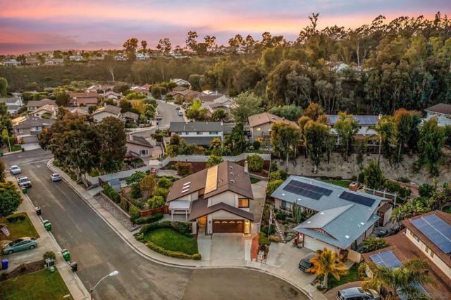 12216 Riesling Ct, San Diego CA: https://media.crmls.org/mediaz/6a8bf3a9-df95-4543-90d0-0c6f2a93cf75.jpg