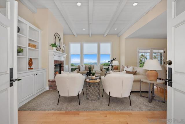 1324 Vista Colina Dr, San Marcos CA: https://media.crmls.org/mediaz/6a8c0734-6e71-417a-b665-4b3d7e81fd36.jpg