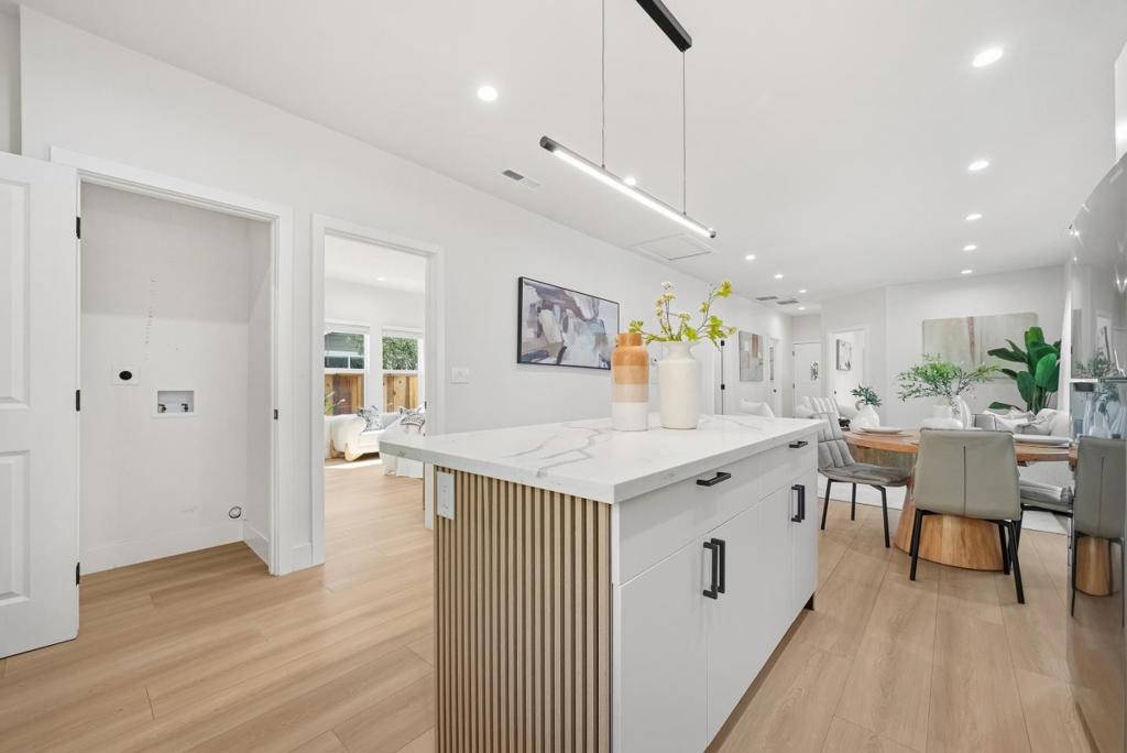 https://media.crmls.org/mediaz/6a8cbe4c-821b-4e8c-a5ed-d8fd7788c9fe.jpg?preset=X-Large