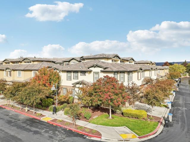 2881 Meridian Avenue, San Jose CA: https://media.crmls.org/mediaz/6a8cc83d-88fc-46f6-a9e2-954c7662cfc7.jpg
