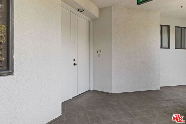 2102 Century Park Lane, Los Angeles CA: https://media.crmls.org/mediaz/6a8cfb25-2e08-4427-afe9-6a28c57d90db.jpg