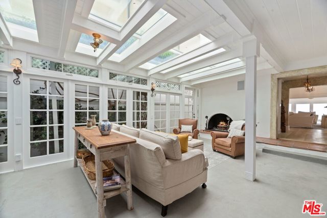 22416 Pacific Coast Highway, Malibu CA: https://media.crmls.org/mediaz/6a8d4756-76ad-47c0-a4ba-25dacf50abf0.jpg
