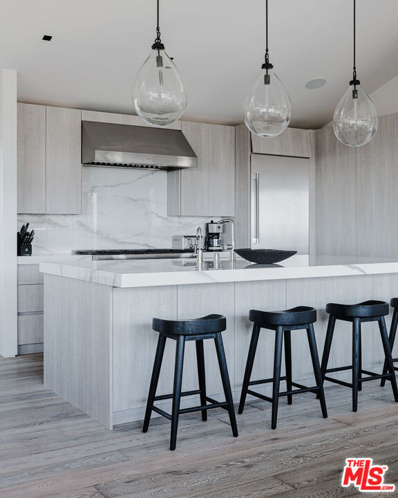 2532 Canyon Oak Dr, Los Angeles CA: https://media.crmls.org/mediaz/6a8da269-187c-4d27-a0b9-c7e280d6d1d7.jpg