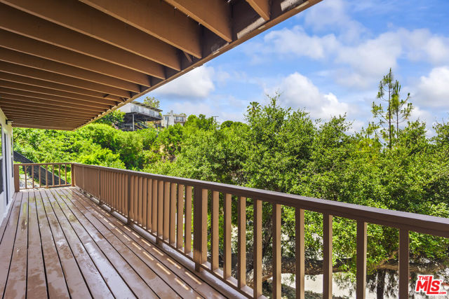 11621 Sunshine Terrace, Studio City CA: https://media.crmls.org/mediaz/6a8dfe2d-48f3-4f4b-a843-b250d7bae7a0.jpg