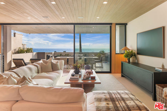 4016 The Strand, Manhattan Beach CA: https://media.crmls.org/mediaz/6a8f2f0f-d980-4a77-bbcd-dc91382fec59.jpg