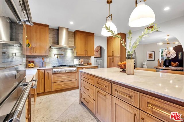 2276 La Granada Drive, Los Angeles CA: https://media.crmls.org/mediaz/6a8f4c2a-2ef2-4366-86f4-80f1b22bf0e0.jpg
