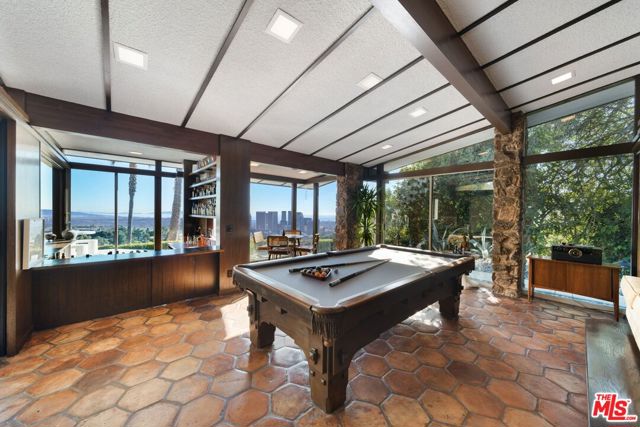 1760 Carla, Beverly Hills CA: https://media.crmls.org/mediaz/6a8f8f94-3ccf-4e84-b693-41d58b1ceec0.jpg