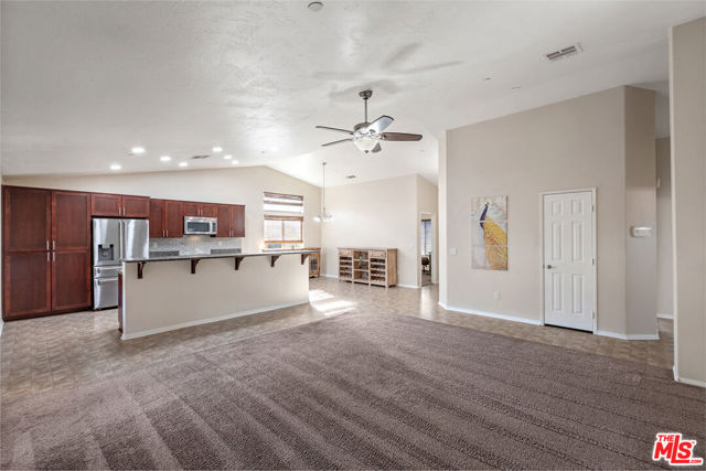 17794 Cabazon Road, Apple Valley CA: https://media.crmls.org/mediaz/6a8fe302-2763-4551-b2ad-e860309347ee.jpg