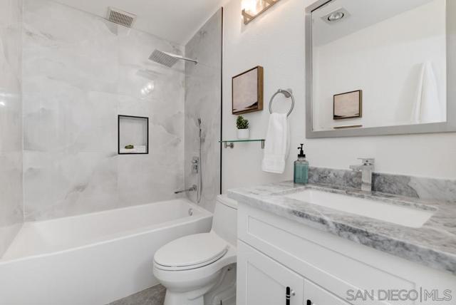 10400 Caminito Cuervo, San Diego CA: https://media.crmls.org/mediaz/6a90571f-f622-4eb7-8863-d9af7618f38d.jpg