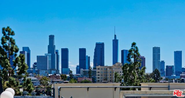 421 S La Fayette Park Place, Los Angeles CA: https://media.crmls.org/mediaz/6a90ccca-4eb2-4257-a028-764acd70ef9c.jpg