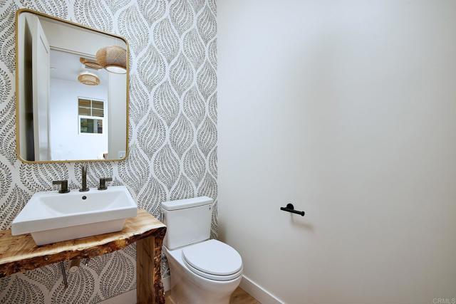 177 N Vulcan Avenue, Encinitas CA: https://media.crmls.org/mediaz/6a90f441-441a-4a66-bcd7-6aba405a92fc.jpg