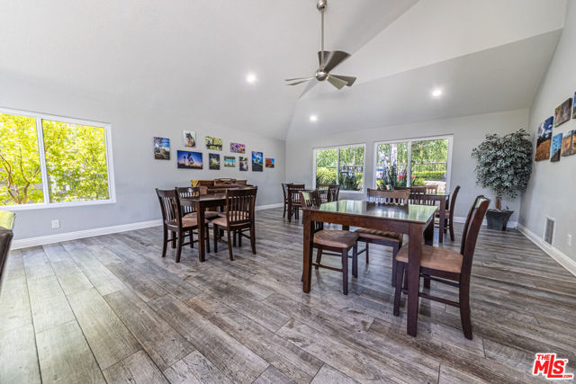 20055 Avenue Of The Oaks, Newhall CA: https://media.crmls.org/mediaz/6a9149aa-2599-4a0c-946c-88bcdb004246.jpg