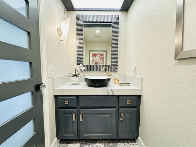 107 Tanglewood Trail, Palm Desert CA: https://media.crmls.org/mediaz/6a91565e-070c-43fa-8cd4-69a1f7ed4b3a.jpg