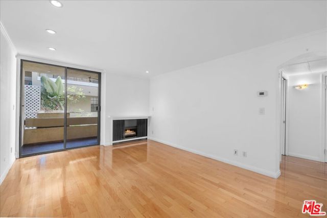 740 North Kings Road, 114 photo 7