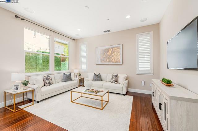 4069 Chalk Hill Way, Dublin CA: https://media.crmls.org/mediaz/6a91ba52-bb57-4900-a528-92fd9ec413b8.jpg