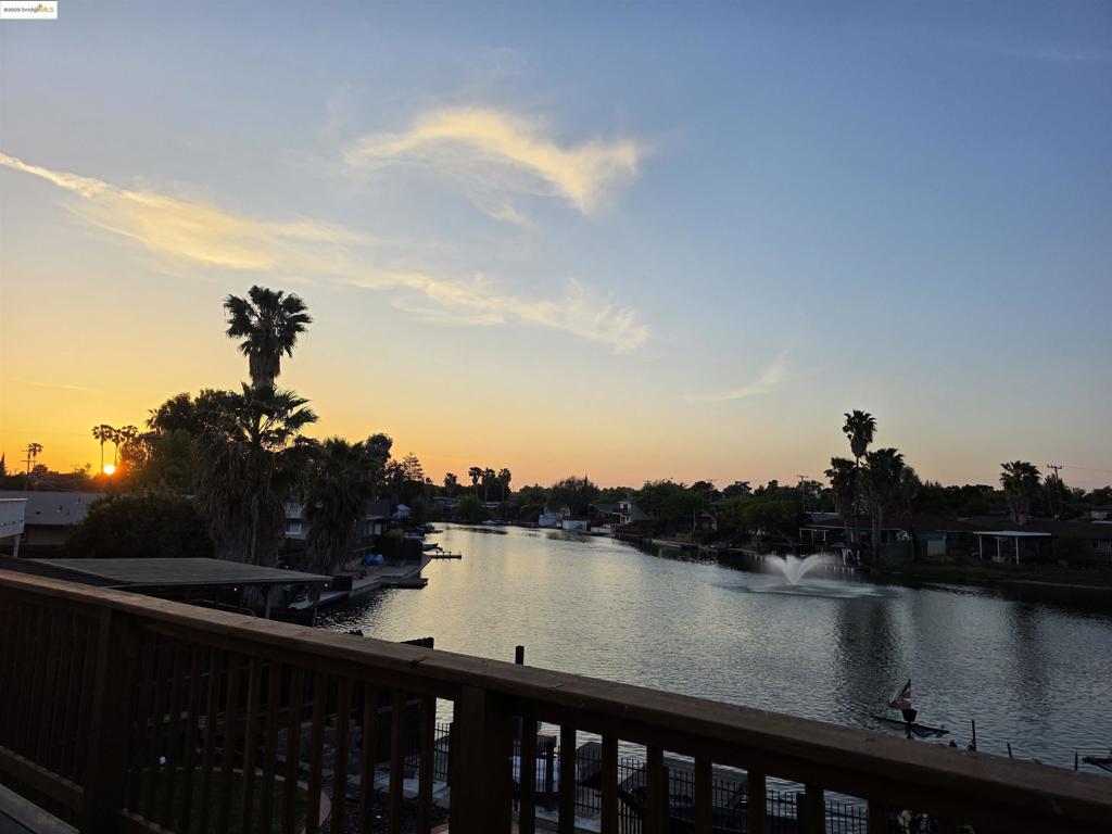 https://media.crmls.org/mediaz/6a920fdf-0194-4b82-ad82-b2b13c9f3418.jpg?preset=X-Large