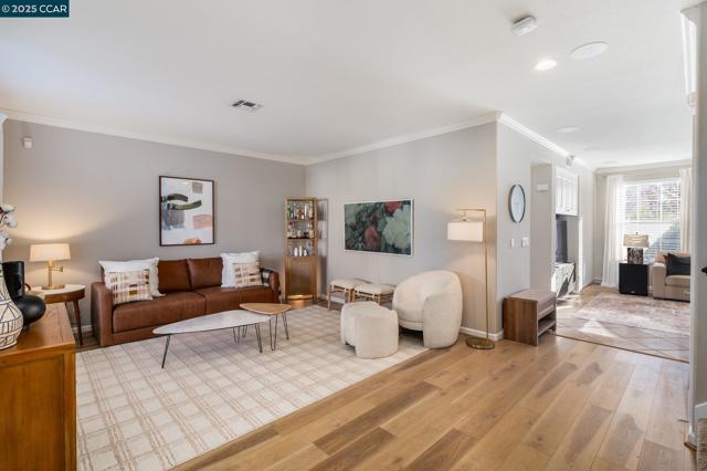 84 Plumeria Ct, Danville CA: https://media.crmls.org/mediaz/6a9213fc-3f8b-4e15-bf08-b195e8b8f2cd.jpg