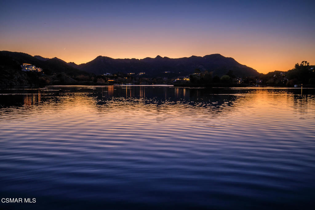 https://media.crmls.org/mediaz/6a92b25c-f88f-476a-81c0-23fa804bebf9.jpg?preset=X-Large