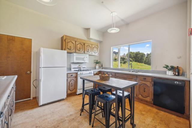 240 Buck Knoll Road, Boulder Creek CA: https://media.crmls.org/mediaz/6a9300f6-85fa-4d27-8bda-799e42962488.jpg