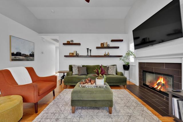 865 Valley Oak Drive, Hollister CA: https://media.crmls.org/mediaz/6a93857f-53a4-4eb8-a858-4755e71d1341.jpg