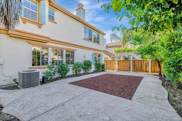 184 S Sonrisa Street, Mountain House CA: https://media.crmls.org/mediaz/6a93904d-4fe0-49ab-85f4-bf69e91c47ec.jpg