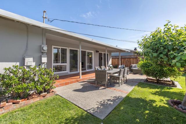 1371 Claudia Avenue, San Mateo CA: https://media.crmls.org/mediaz/6a93e7dd-81ef-4d5a-8abb-1931c1303147.jpg