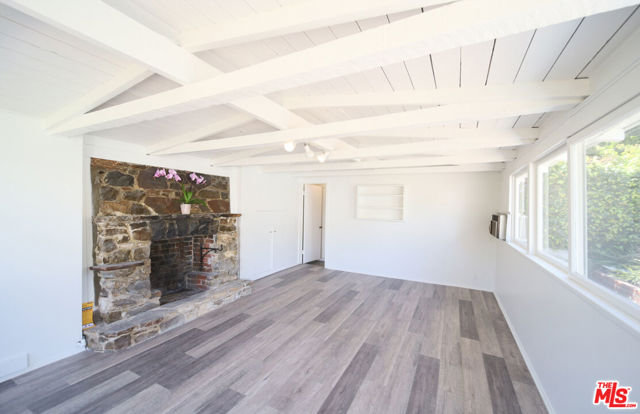 525 N Rexford Drive, Beverly Hills CA: https://media.crmls.org/mediaz/6a947ad9-d7ff-480a-aba1-89c3d2ea0333.jpg