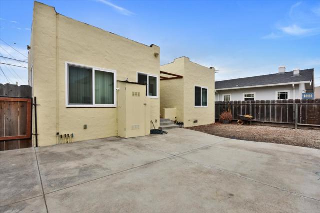 325 Capitol Street, Salinas CA: https://media.crmls.org/mediaz/6a94afbb-f82e-4c87-96e8-d318530a270d.jpg