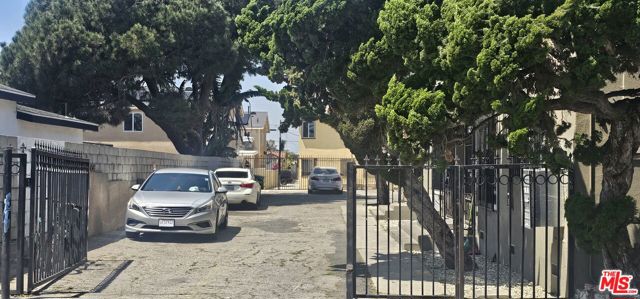 1115 W 111th Street, Los Angeles CA: https://media.crmls.org/mediaz/6a94c539-4acb-43af-8f95-7e35d5e80b9c.jpg