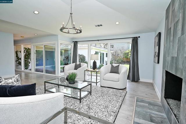 383 Caravelle Dr, Walnut Creek CA: https://media.crmls.org/mediaz/6a94f019-31ae-433d-8dc0-20788791e7d7.jpg