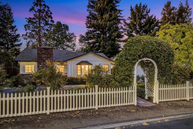 667 Cuesta Drive, Los Altos CA: https://media.crmls.org/mediaz/6a953fb2-5e15-46f7-b8b0-08c957ee8fd3.jpg