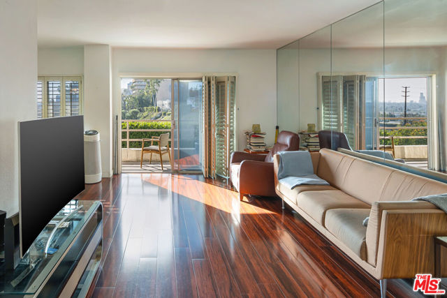 1131 Alta Loma Road, West Hollywood CA: https://media.crmls.org/mediaz/6a955733-6c6b-4de4-aae0-e9833a794548.jpg