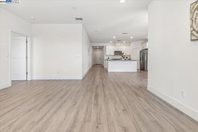 946 Osprey Dr, Lathrop CA: https://media.crmls.org/mediaz/6a966ab5-d333-48b1-bfa1-7bcb5a100f68.jpg