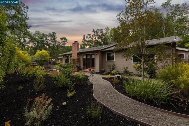 3081 Walnut Blvd, Walnut Creek CA: https://media.crmls.org/mediaz/6a968fb2-8a19-4bfa-862b-8ab59636df0c.jpg