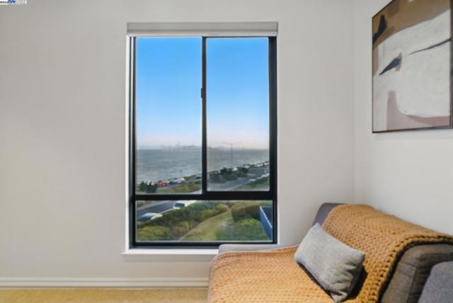 3 Commodore Dr, Emeryville CA: https://media.crmls.org/mediaz/6a974867-592d-4724-ab5f-3b4ba0ac1aac.jpg