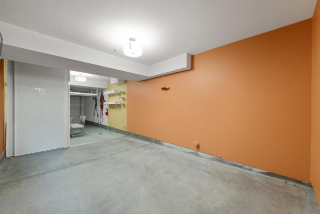 2853 Regatta Drive, Oakland CA: https://media.crmls.org/mediaz/6a978cc1-eb07-42f1-890e-2ac10e6dc45f.jpg